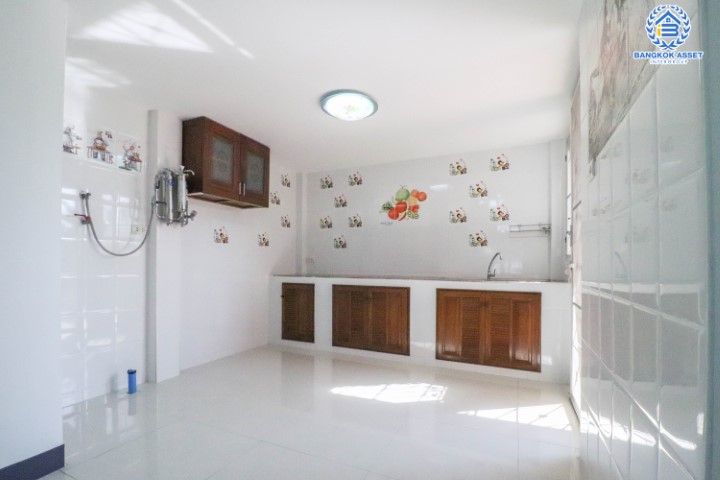 *****บ้านเดี่ยวมือสองย่านนนทบุรี ม.ชลลดา บางบัวทอง หลังมุม! แบรนด์ L&H เนื้อที่เยอะ 62 ตร.ว. ฟังก์ชัน 3 ห้องนอน 2 ห้องน้ำ 2 ที่จอดรถ บ้านชั้นเดียวตกแต่งใหม่ สไตล์รีสอร์ท มีห้องน้ำแยก บนทำเลดี ติดถ.บางกรวย-ไทรน้อย ใกล้รถไฟฟ้าสายสีม่วง "สถานีบางพลู"